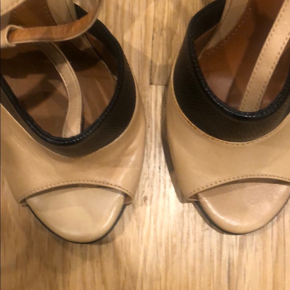 Fendi peep toe strappy heels *LIKE NEW* - Picture 4 of 6